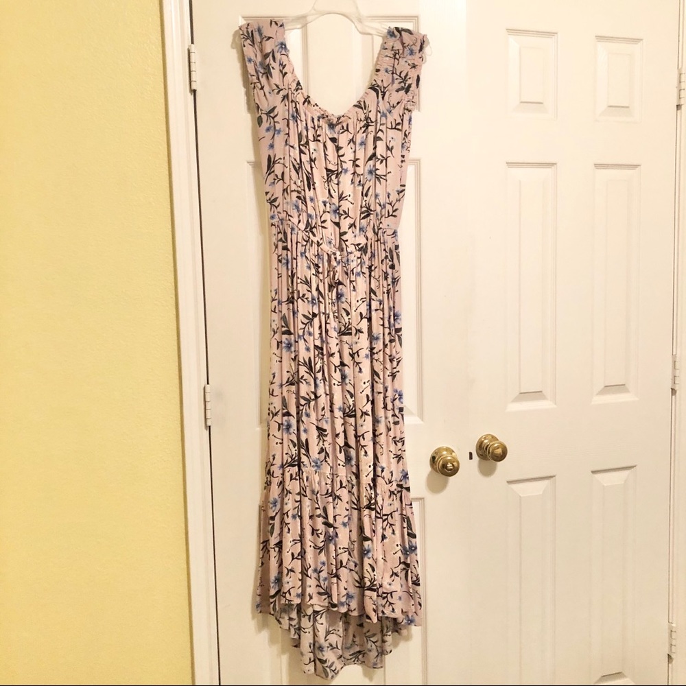 • Floral Light Pink Maxi Dress •